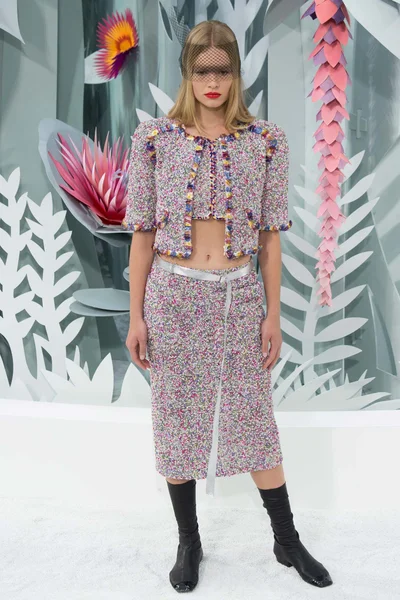 Look 16